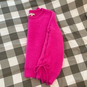 ee:some boutique brand sweater. Size M/L. Fits true to size. Worn once